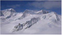 Wannenhorn (3906m), Schönbühlhorn (3854 M), Fiescher Gabelhorn 3876 m, Wyssnollen (3590m) ze schroniska Finsteraarhorn Hutte